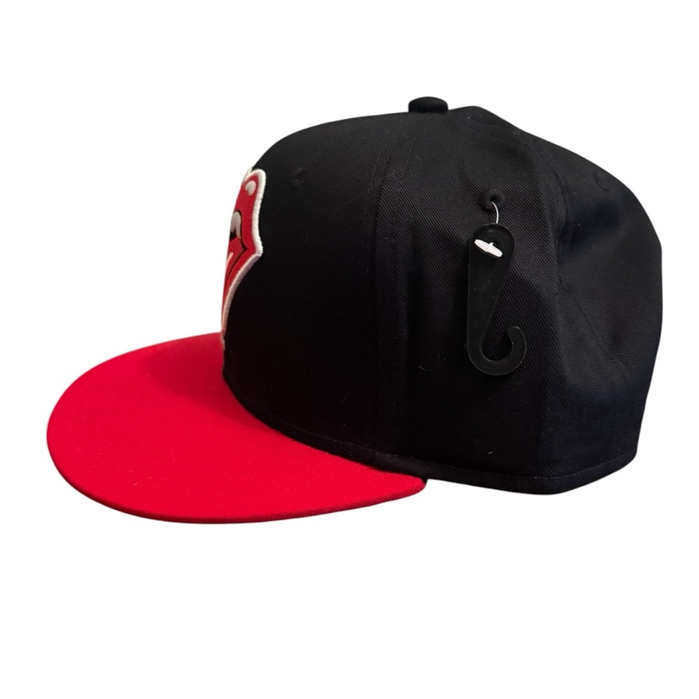 NEW The Rolling Stones Sticky Fingers Snapback Hat Black and Red - Picture 3 of 12